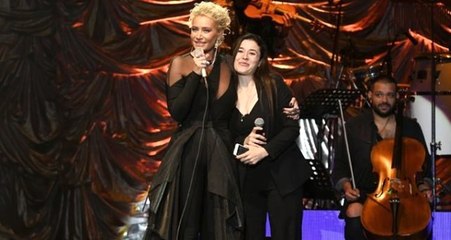 Şarkıcı Sıla, Konserinde Hayranıyla Şarkı Söyledi