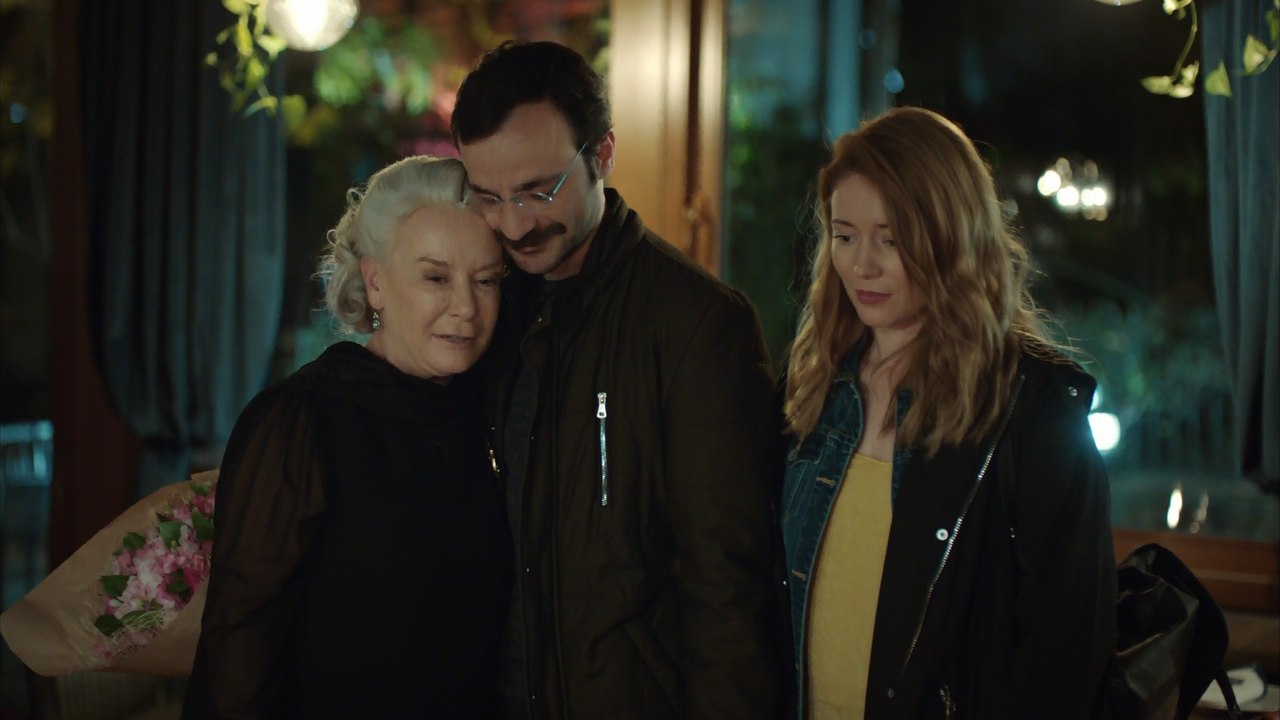 İstanbullu Gelin 83. Bölüm Esma Sultan Havlu Attı
