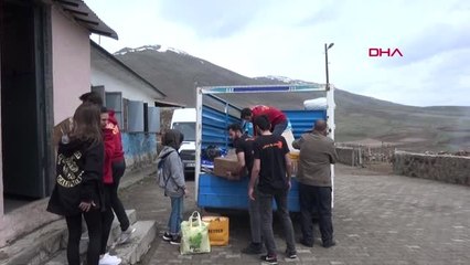 Erzurum Ultraslan Atauni Köy Okuluna Kütüphane Kurdu