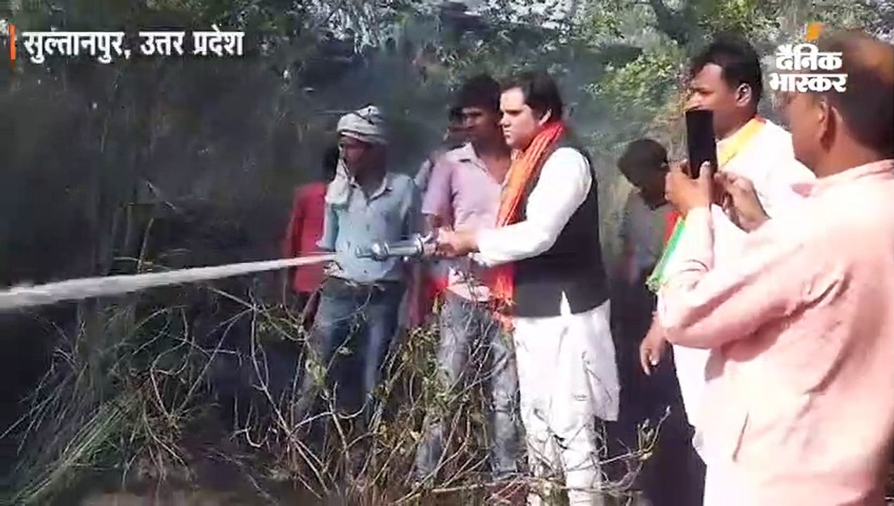 गेहूं के खेत में लगी आग, 50 से ज्यादा कच्चे मकान भी जले, वरुण गांधी ने की आग बुझाने में मदद