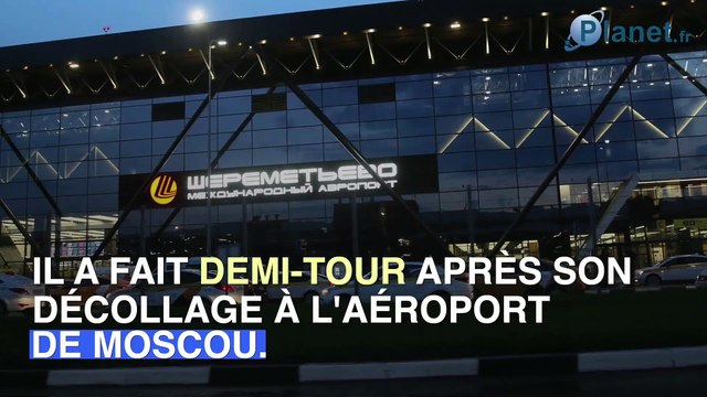 Les images de l'atterrissage d'un avion en flammes à Moscou