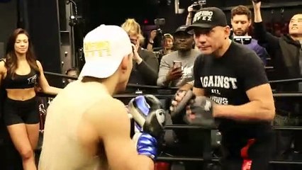 WOW! - TEOFIMO LOPEZ SHOWS RAW POWER & BLISTERING SPEED @ MEDIA WORKOUT / TRIES TO IMPRESS RING-GIRL