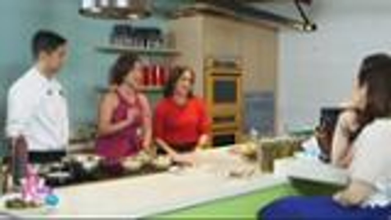 Jolina and Nikki sing 'Chuva Choo Choo'