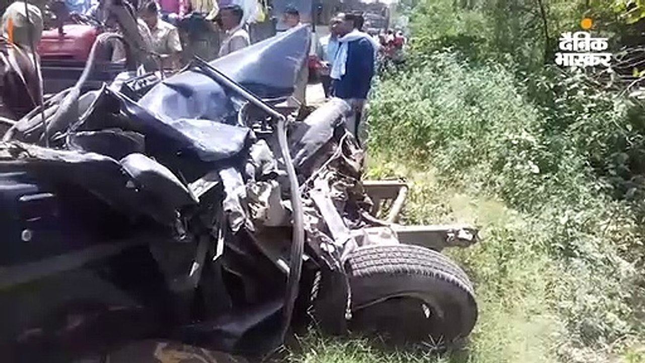 रोडवेज बस ने पुलिस जीप को टक्कर मारी