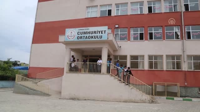 Teröristlerin Saldırısında Ölen Öğrencinin Sınıfında Hüzünlü Dersbaşı