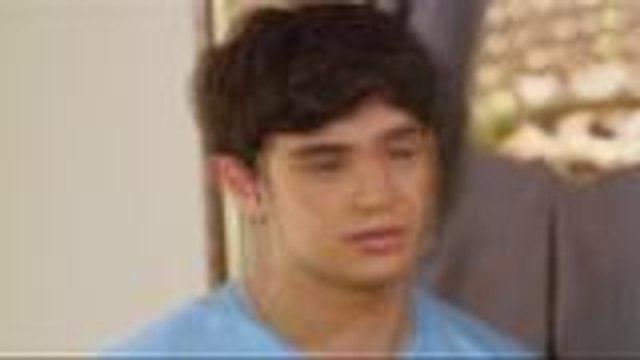 Clark, humingi ng halik kay Leah