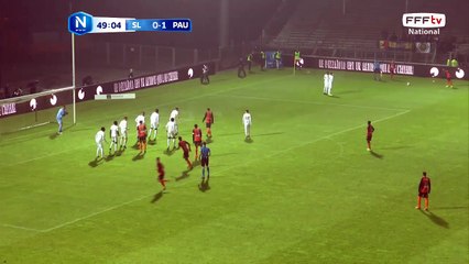 La tête passe au dessus.