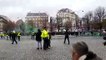 Manifestants et forces de l'ordre se font face sur les Champs-Elysées : c'est extrêmement tendu