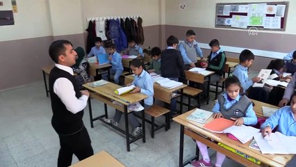 'Gönül gözüyle' gören öğretmen çocuklara ışık oluyor - SİİRT