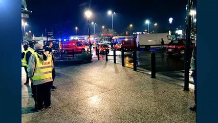 Un hombre del movimiento "chalecos amarillos" amenaza con estallar un explosivo