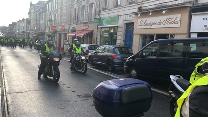 Les Gilets défilent dans le centre-ville