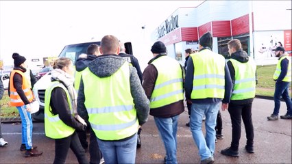 Chalon-sur-Saône : un automobiliste agresse un Gilet jaune, son interpellation en images