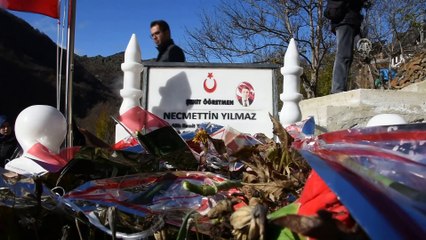 Necmettin öğretmen kabri başında anıldı - GÜMÜŞHANE