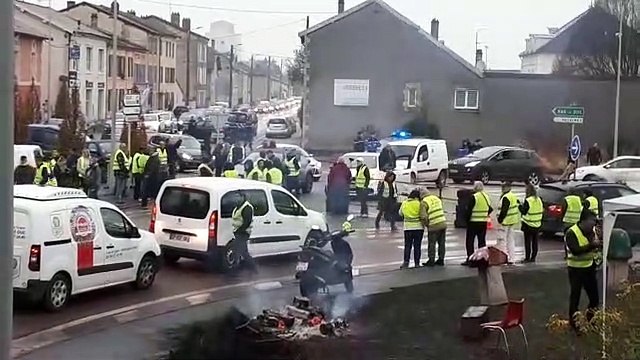 Bouchon en formation au rond-point des Battants à Ligny-en-Barrois