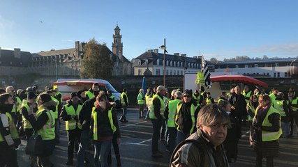 La marche des Gilets jaunes de la ville à la périphérie