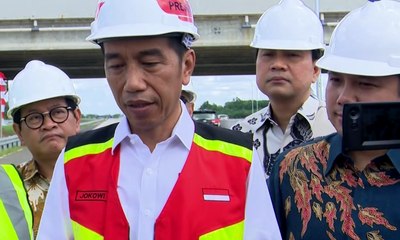 Tải video: Presiden Jokowi Pantau Pengerjaan Tol Trans-Sumatera