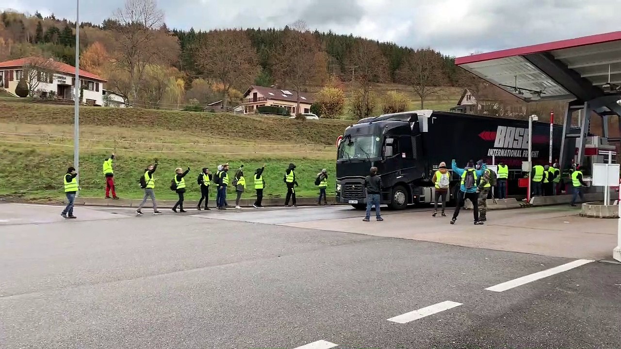 Gilets jaunes vosgiens et alsaciens réunis à la gare de péage du tunnel Maurice-Lemaire