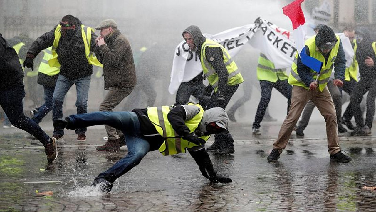 Paris: Ausschreitungen bei Protesten der 'gelben Westen'