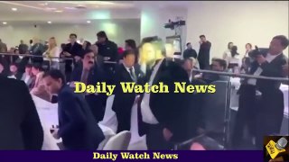 Naeem Bukhari kissing Chief Justice Saqib Nisar in London
