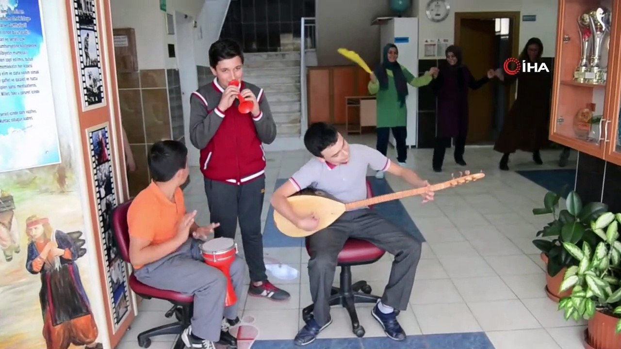 Domaniç Ortaokulu'ndan ‘Muallim’ klibi