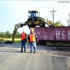 Descargar video: Ce que va faire ce conducteur de chantier est juste incroyable