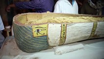 Tumba e sarcófagos descobertos em Luxor