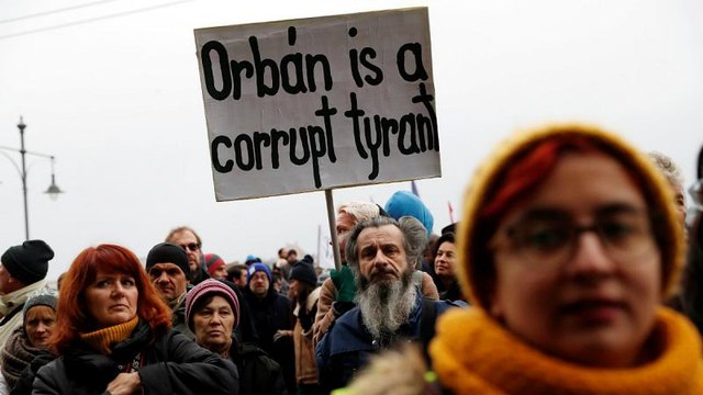 Estudantes húngaros exigem ao governo liberdade académica