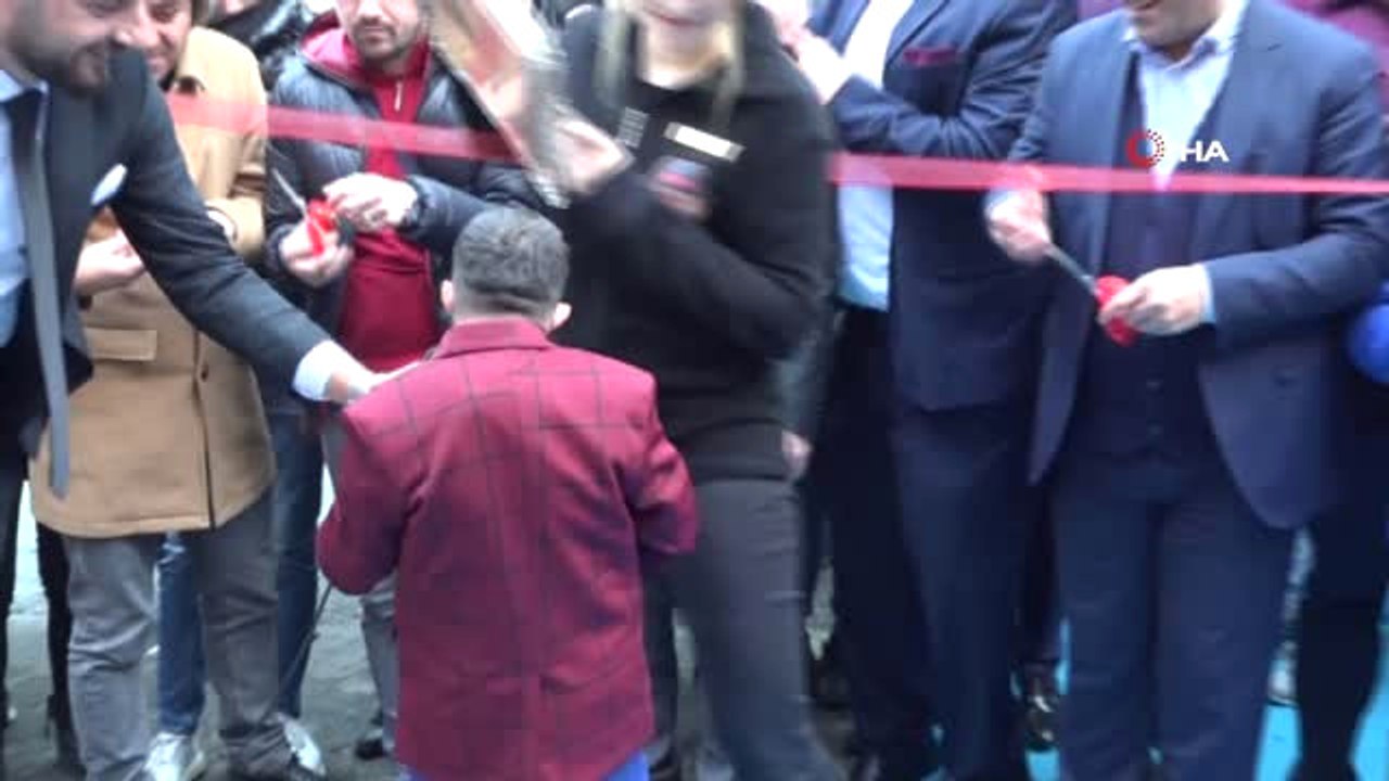 Sosyal Medya Fenomeni Köksal Baba Cafe Açtı