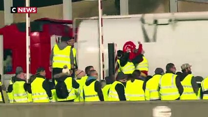 En Bretagne, les gilets jaunes ont investi un péage