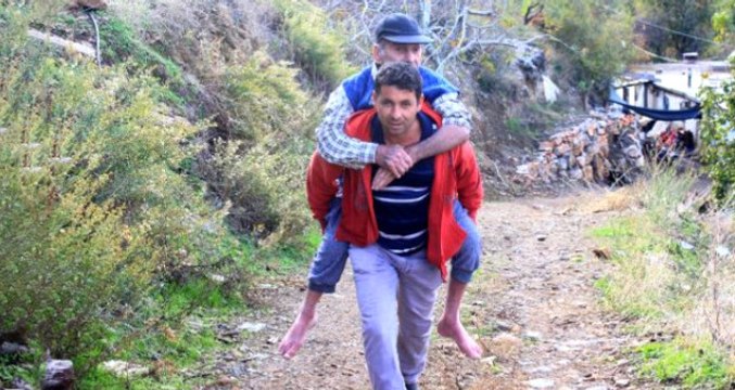 Yürek Yakan Olay! Felçli Babanın Tek İsteği Oğlunun Sırtından İnmek