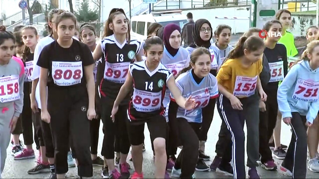 Gaziosmanpaşa'da gerçekleşen kros müsabakalarında öğrenciler kıyasıya yarıştı