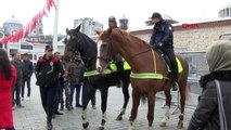 İstanbul- Taksim Meydanı'nda Atlı Birliklere Yoğun İlgi