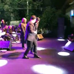 عاصى الحلانى يرقص الدبكة البعلبكية  فى احدى حفلاته