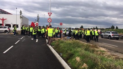 Carpentras : l'accès à la zone commerciale des Croisières bloqué par les Gilets jaunes