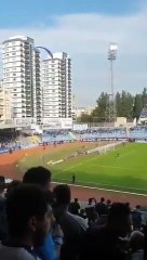 Müslüm Gürses şarkısı eşliğinde paraşütle sahaya indi