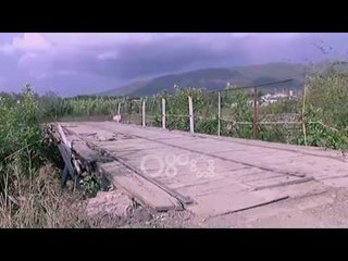 Ora News - Ura “bashkon” Troshanin, rikonstruktohet nga vetë banorët