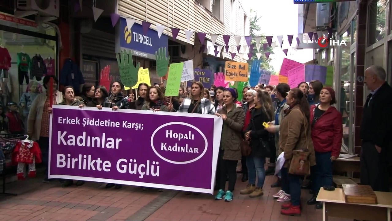 Hopalı kadınlar kadına şiddete karşı yürüdü