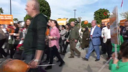 - Antalya’da kadınlar şiddete karşı yürüdü