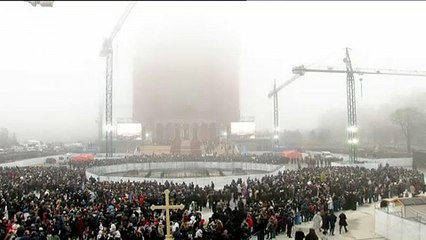 Felavatták a román székesegyházat, pedig még kész sincs