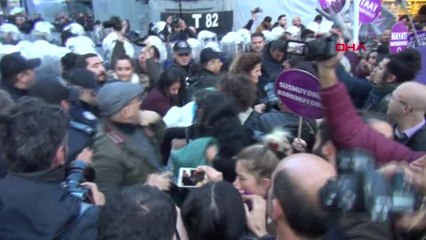 İstanbul Taksim'de Kadına Yönelik Şiddet Eylemi