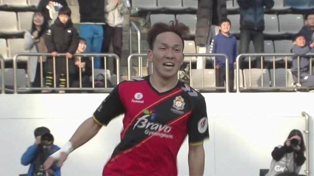 '쿠니모토 결승골' 경남, 수원에 2대1 승리 / YTN