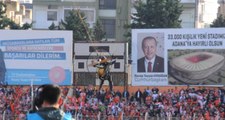 Adana Demirspor Taraftarı, Adana Derbisinde Sahaya Paraşütle İndi