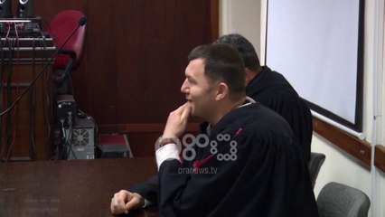 Ora News - Lirohen 10 protestues, gjykata lë në qeli vetëm një nga banorët e Unazës