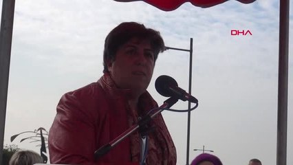 İzmir Kadınlar Şiddeti Davulla, Kefenle Protesto Etti