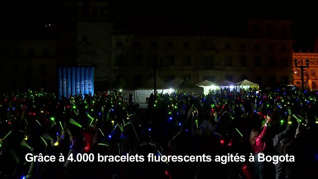 4.000 bracelets fluorescents pour la cause des femmes