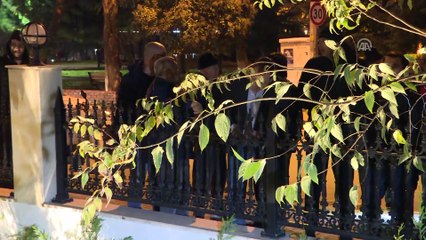 Otomobil yol kenarındaki bahçeye uçtu - İSTANBUL