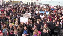 Kadıköy'de Hayvanları Koruma Yasa Tasarısı Protesto Edildi