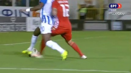 Clarck N'Sikulu requests a penalty (13') - Atromitos vs Olympiakos - 25.11.2018