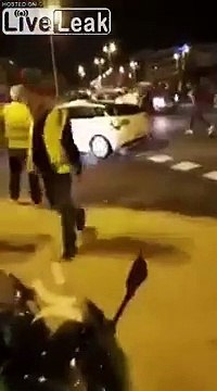 Il roule sur des Gilets Jaunes et fait marche arrière pour recommencer !