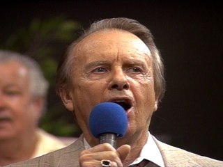 Bill & Gloria Gaither - Sheltered in the Arms of God / In the Garden